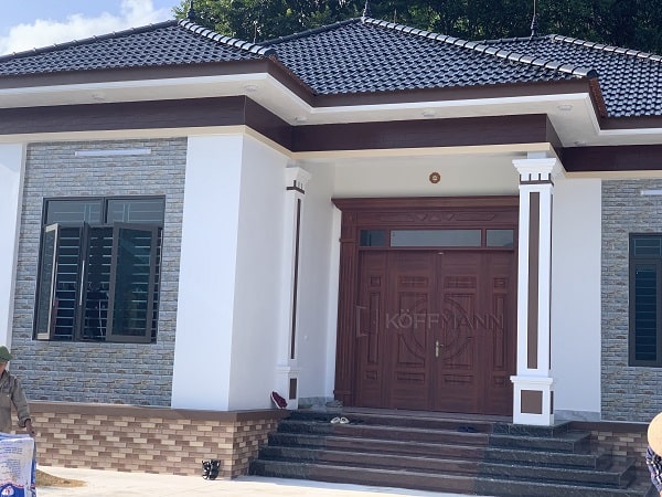 Công trình thi công lắp đặt cửa thép vân gỗ tại nhà anh Sơn - HCM