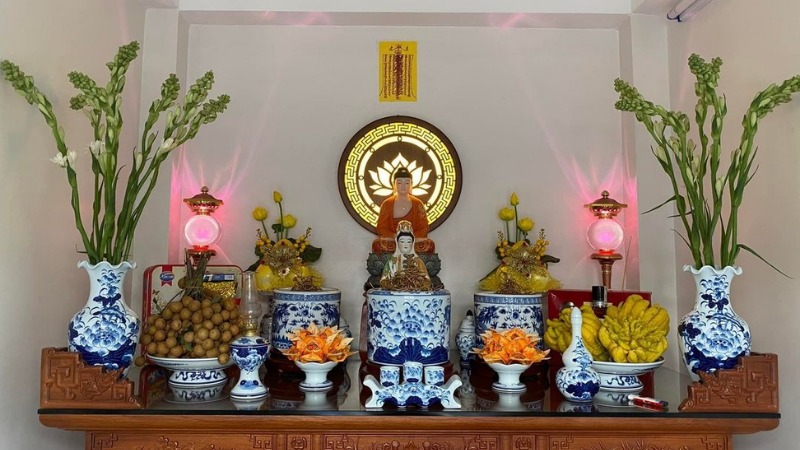 cach trang tri ban tho phat ngay tet