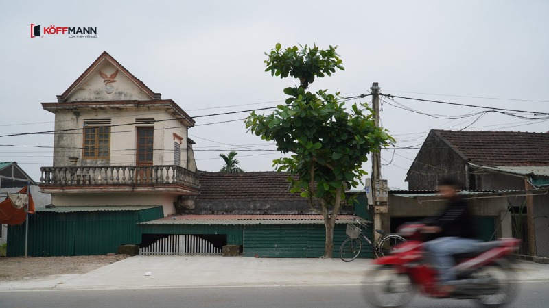 nha thap hon mat duong hoac khu vuc xung quanh