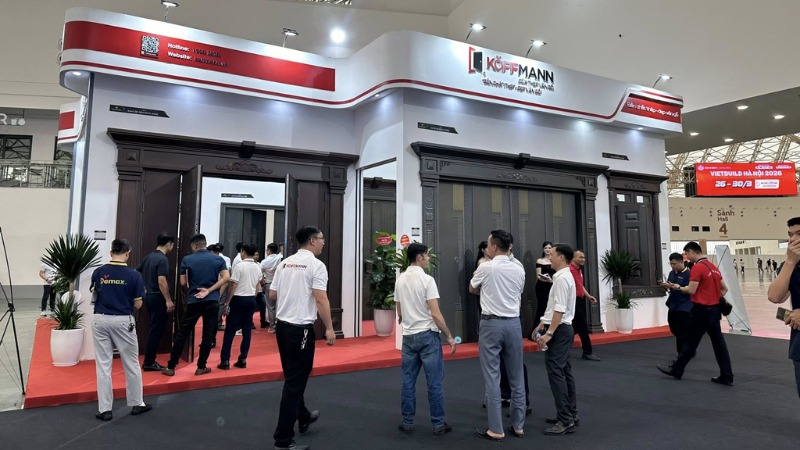 khach hang tham quan gian hang koffmann tai su kien vietbuild ha noi 2026 khach hang tham quan gian hang koffmann tai su kien vietbuild ha noi 2026